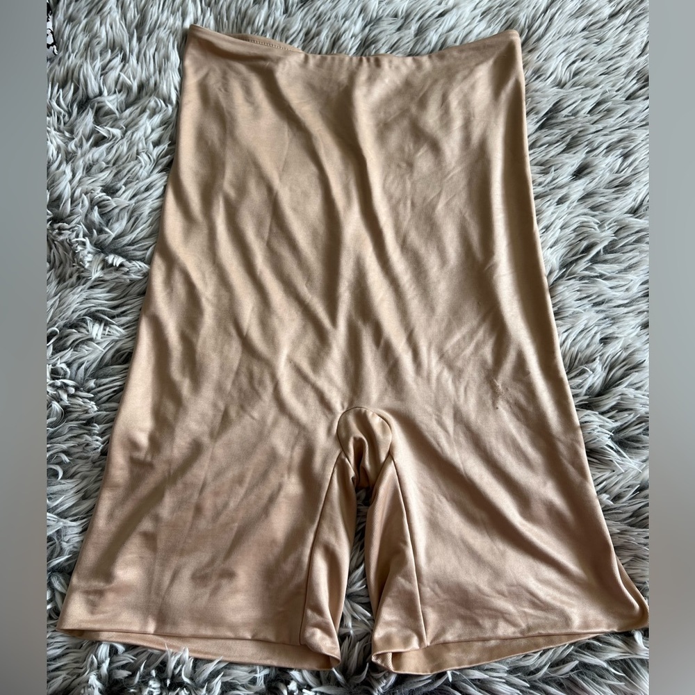 Spanx - Sculpting Mid-Thigh shorts - Size XL